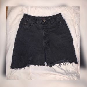 Mamí Shorts;